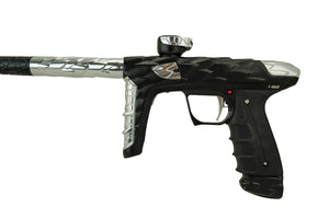 Adrenaline Luxe Idol - ทักซิโด้สีดำ Dust Black พร้อมดีเทลสีเงินขัดเงา - Adrenaline